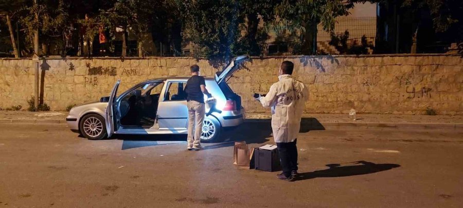 Otomobilde Çakmak Gazı Patladı: 4 Yaralı