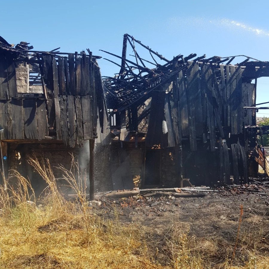 Müstakil Evde Çıkan Yangın Söndürüldü