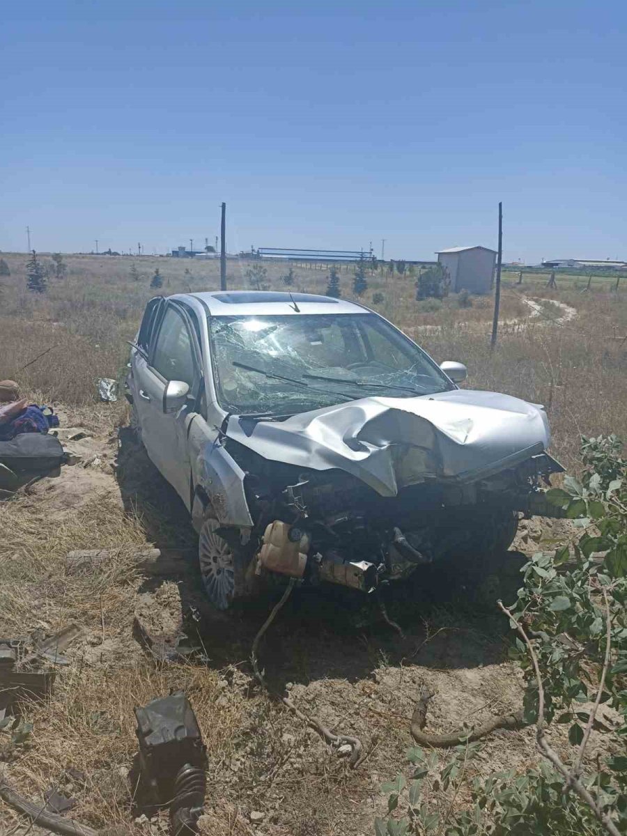 Otomobil Ağaca Çarptı: 5 Yaralı