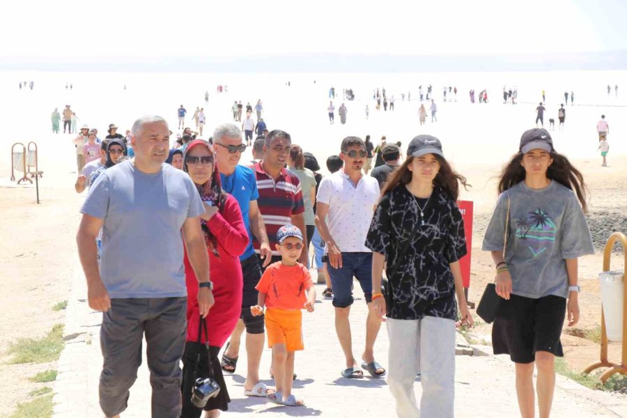 Tuz Gölü’nde Yürüme Turizmi Sahilleri Aratmıyor