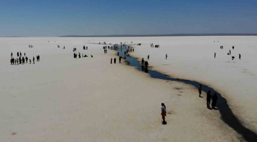 Tuz Gölü’nde Yürüme Turizmi Sahilleri Aratmıyor