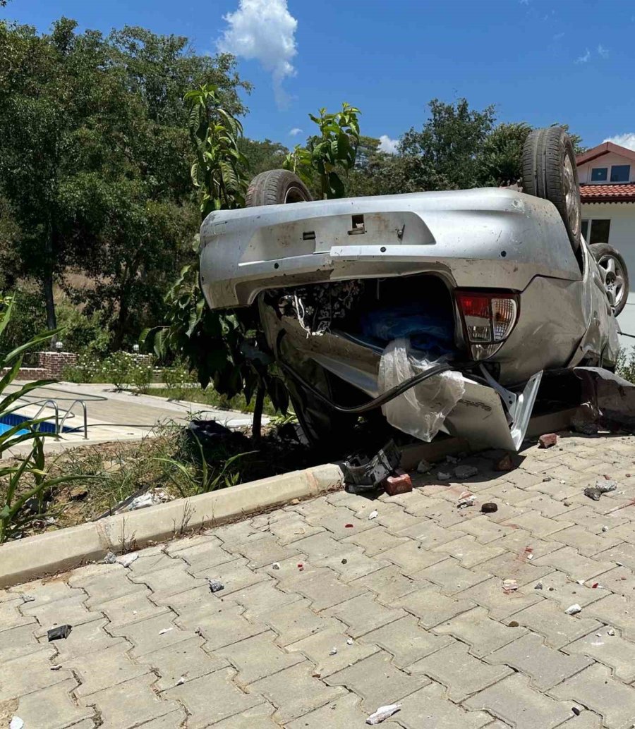 Köpeğe Çarpmamak İçin Manevra Yaptı, Otomobil 10 Metre Yükseklikten Bahçeye Uçtu: 6 Yaralı