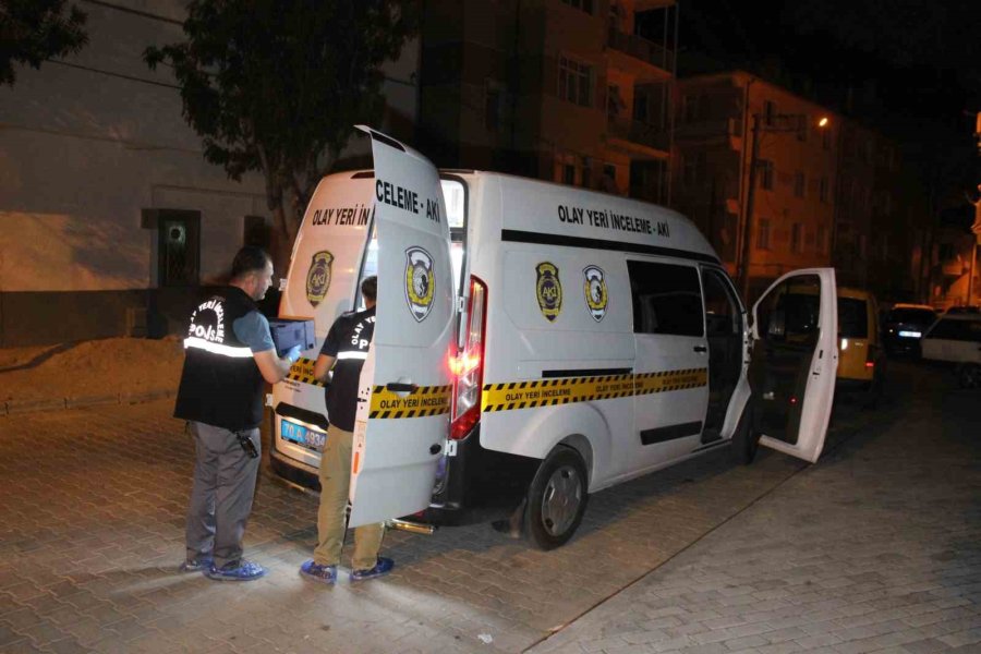 Uykudan Uyandırılan Genç, Evinin Kapısında Öldürüldü