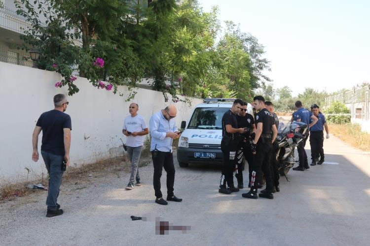 Sokak Ortasında Önce Kız Arkadaşını, Sonra Kendini Vurdu