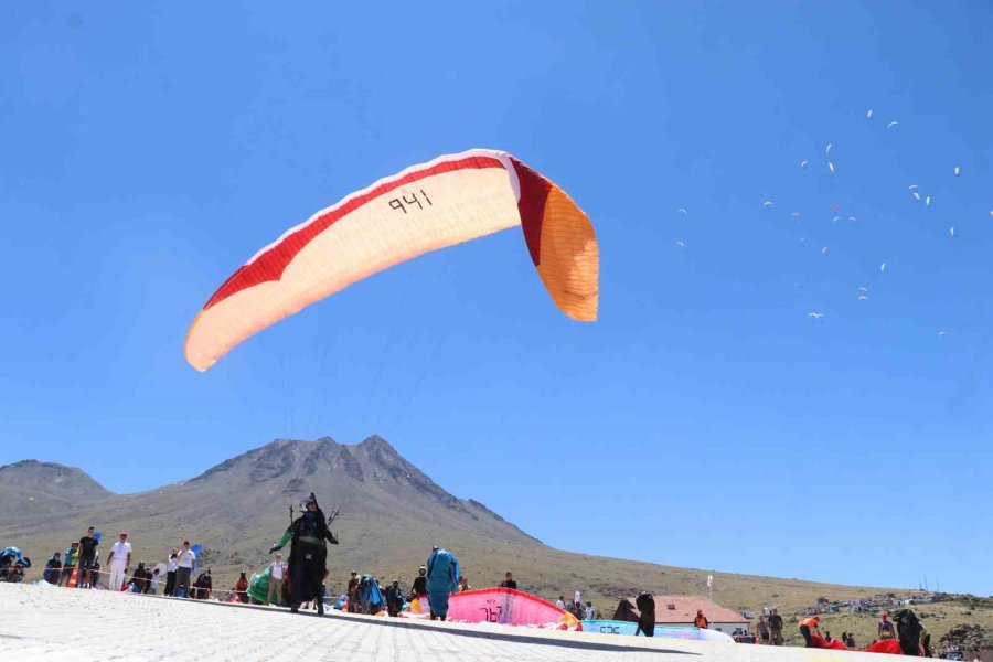 Yamaç Paraşütü Dünya Şampiyonası, Hasan Dağı’nda Başladı