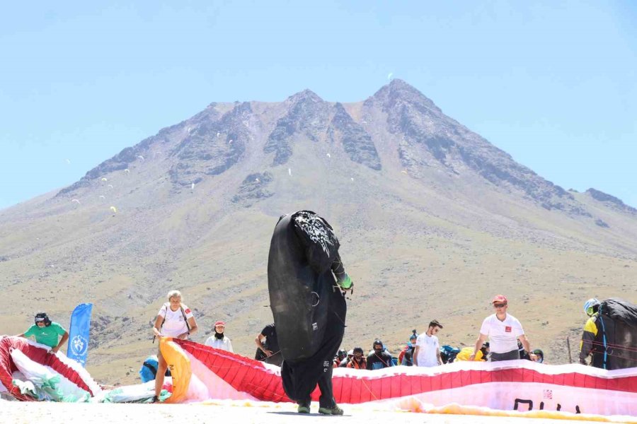 Yamaç Paraşütü Dünya Şampiyonası, Hasan Dağı’nda Başladı