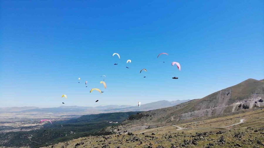 Yamaç Paraşütü Dünya Şampiyonası, Hasan Dağı’nda Başladı