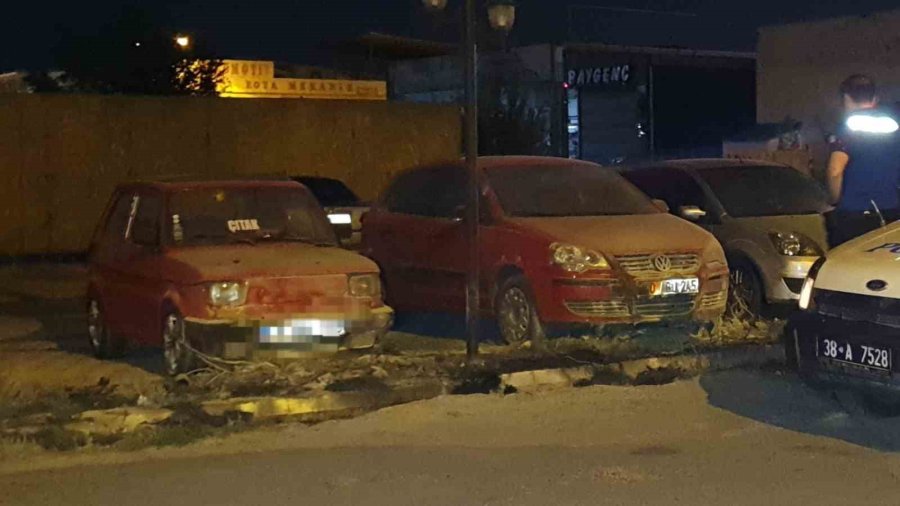 Kaldırımdaki Ot Yangınından Belediyeler Sorumlu