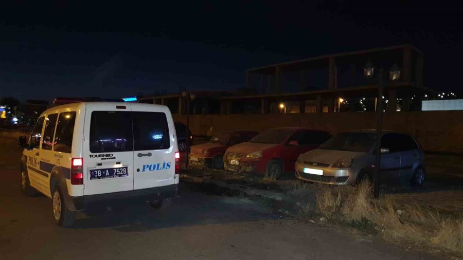 Kaldırımdaki Ot Yangınından Belediyeler Sorumlu