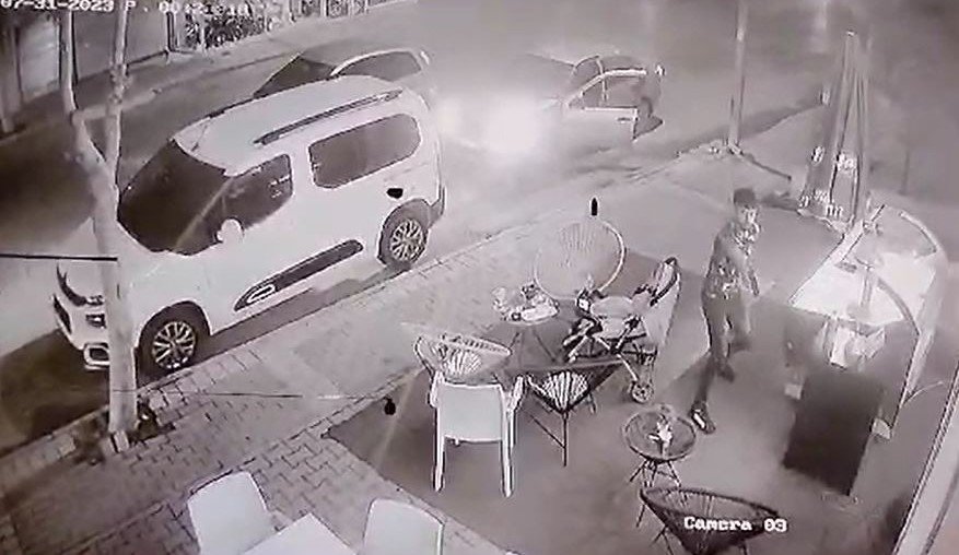 Pastanede Dehşet Anları: Kovaladığı Kişiyi Tabancayla Vurarak Yaraladı