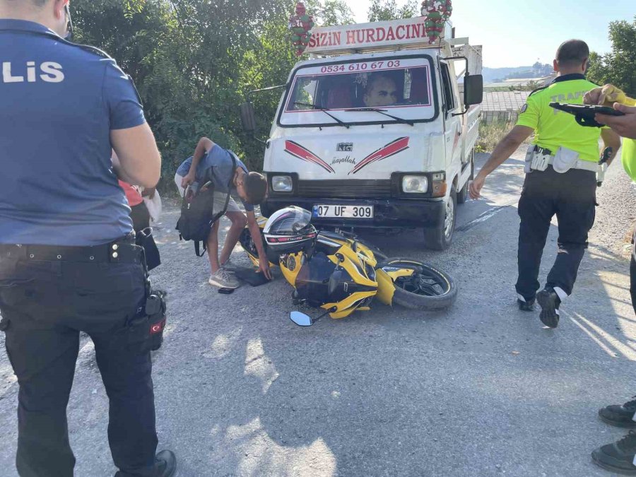 Gazipaşa’da Kamyonetle Motosiklet Çarpıştı: 1 Yaralı