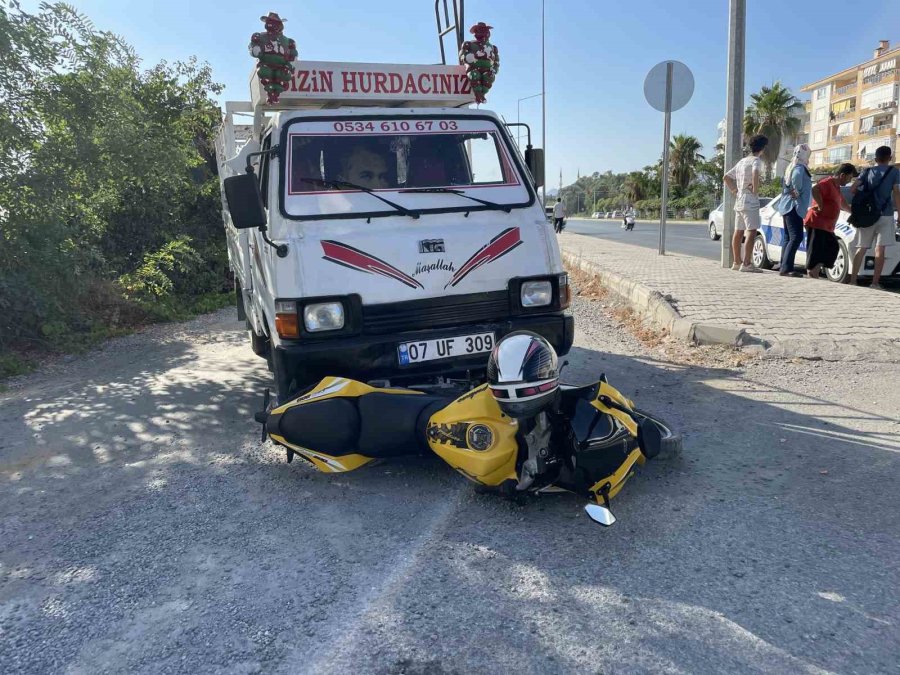 Gazipaşa’da Kamyonetle Motosiklet Çarpıştı: 1 Yaralı