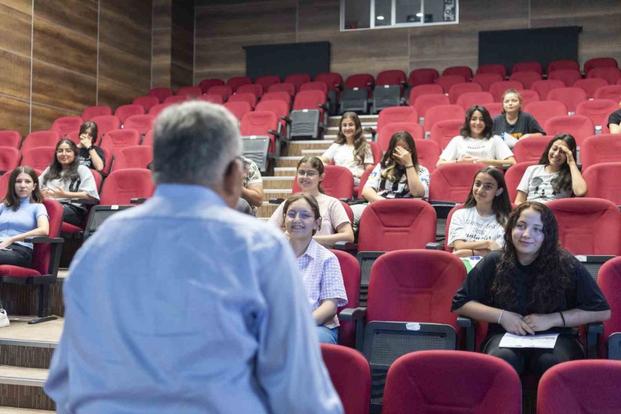 Büyükkılıç, Toki Genç Kaymek Tesisleri’nde Kursiyerlerle Buluştu