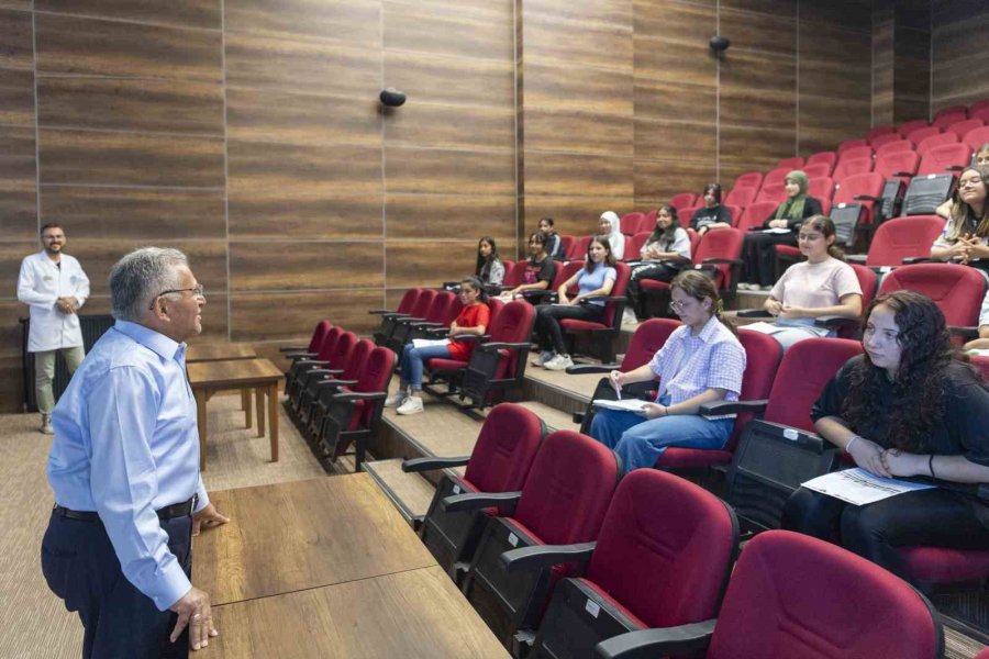 Büyükkılıç, Toki Genç Kaymek Tesisleri’nde Kursiyerlerle Buluştu