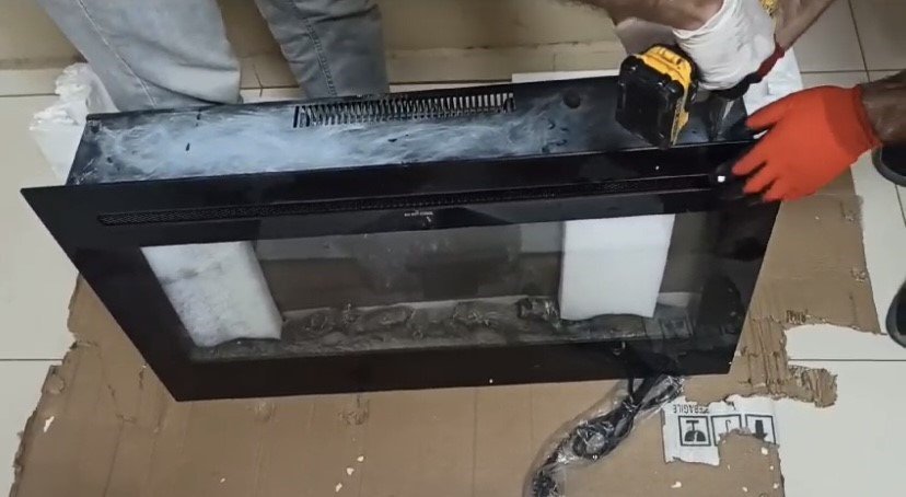 Uyuşturucuyu Elektrikli Şömineye Saklamışlar