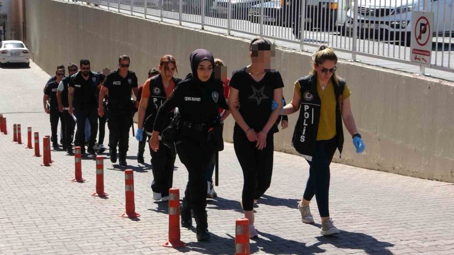 Valiz İçerisinde Binlerce Uyuşturucu Hap Ele Geçirildi