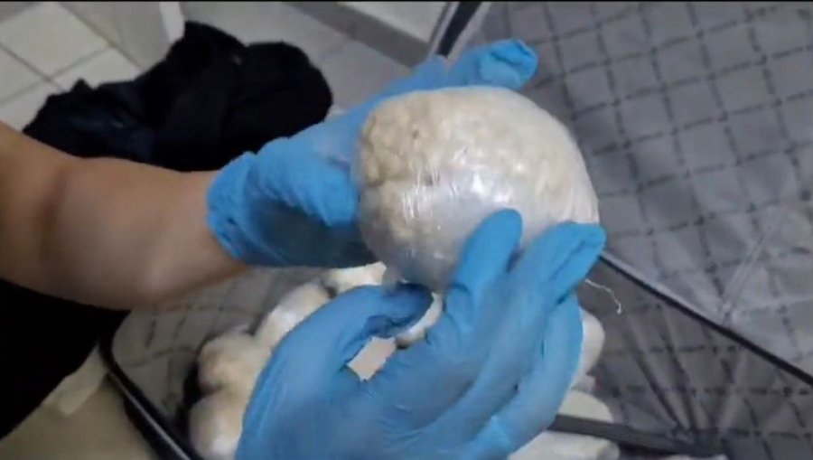 Valizden Uyuşturucu Fışkırdı