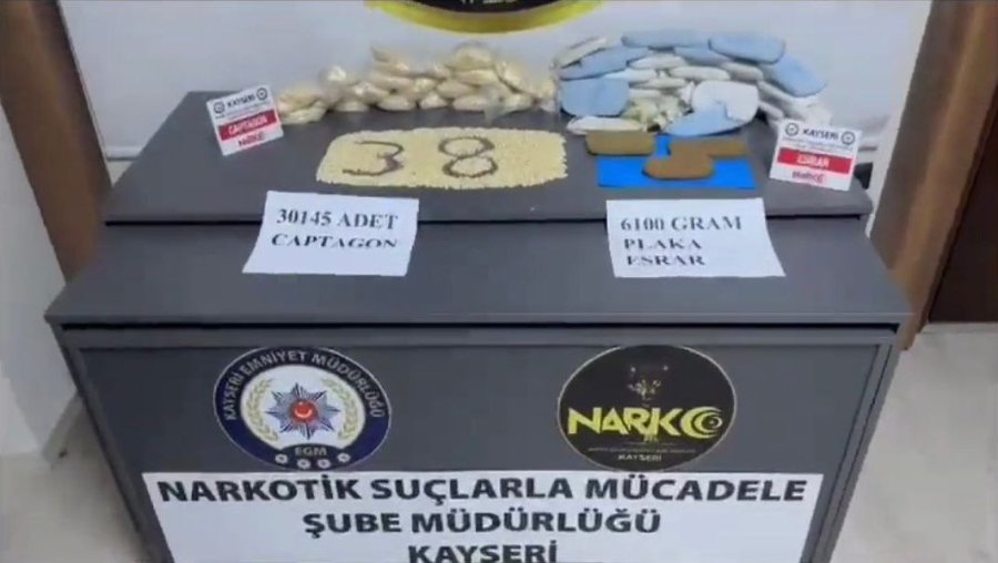 Valizden Uyuşturucu Fışkırdı