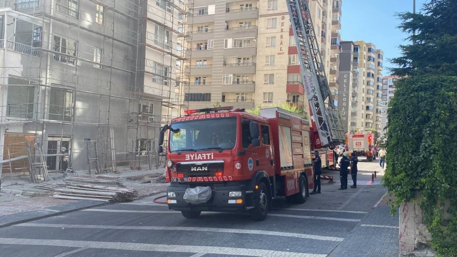 Kayseri’de Yangın: Binanın Çatısını Alevler Sardı