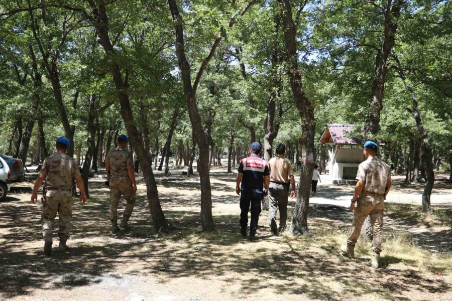 Komandolar Havadan Ve Karadan Yangına Karşı Teyakkuzda