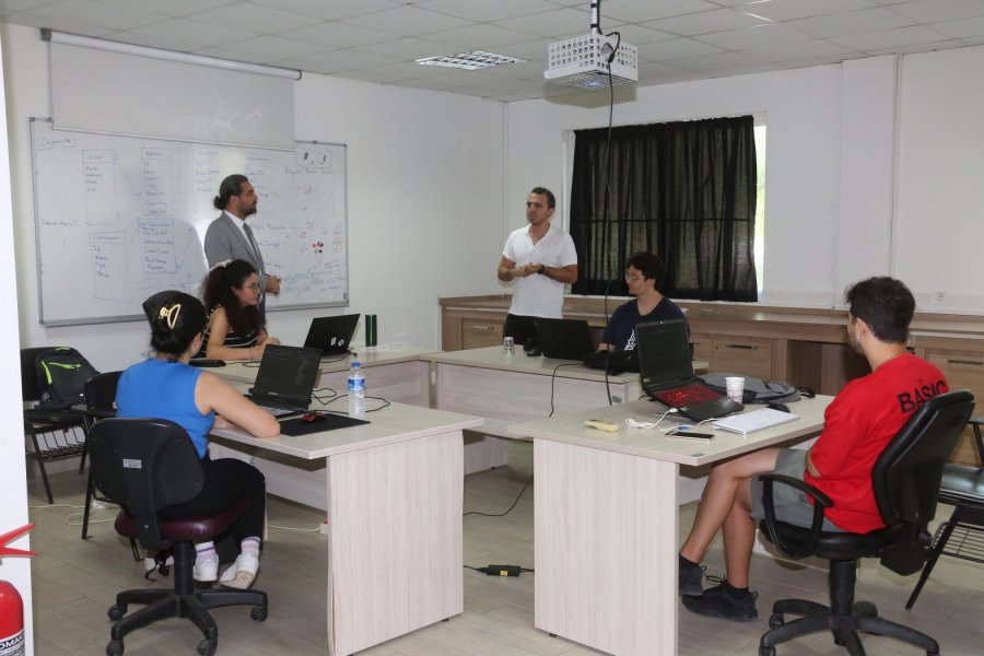 Yeni Nesil Staj: Öğrenci Firmaya Gitmiyor, Firma Öğrenciye Geliyor