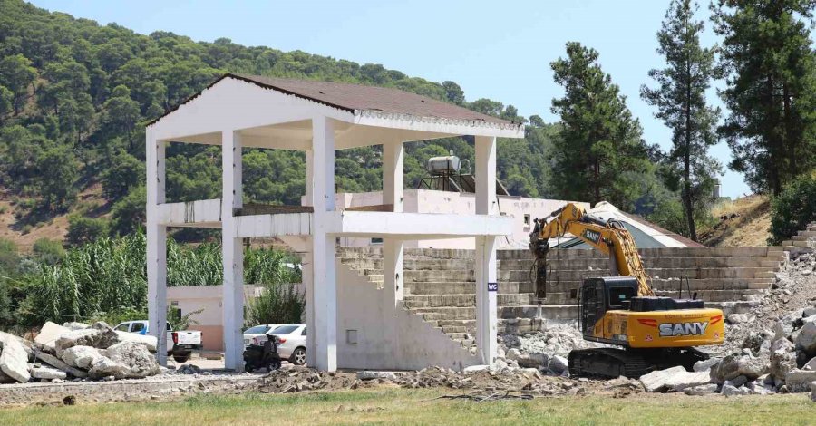 Kumluca Stadyum Projesi İçin İlk Kazma Vuruldu