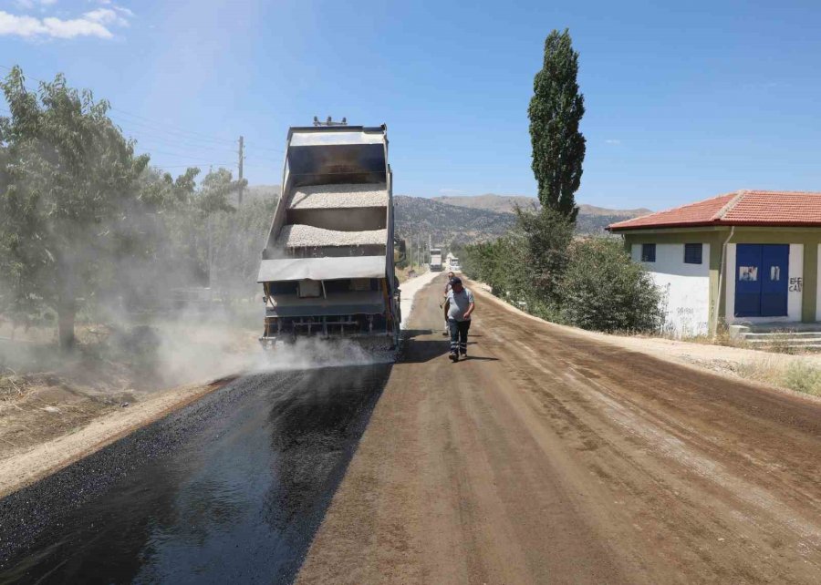 Korkuteli Varsak Yaylası 18 Yıl Sonra Asfalta Kavuştu