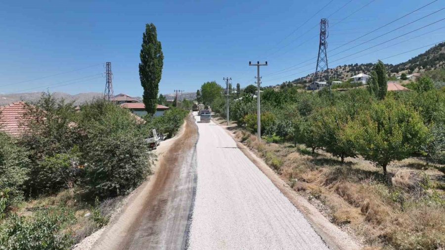 Korkuteli Varsak Yaylası 18 Yıl Sonra Asfalta Kavuştu