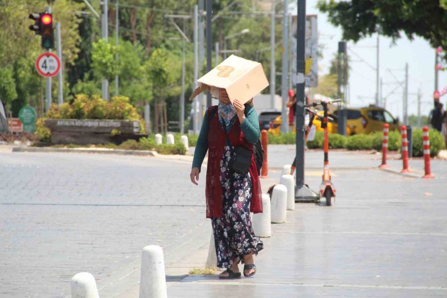 Antalya’da Sıcak Hava Uyarısı: Sahil Kesimlerinde 2 İla 4, İç Kesimlerde 4 İla 8 Derece Civarında Artacak
