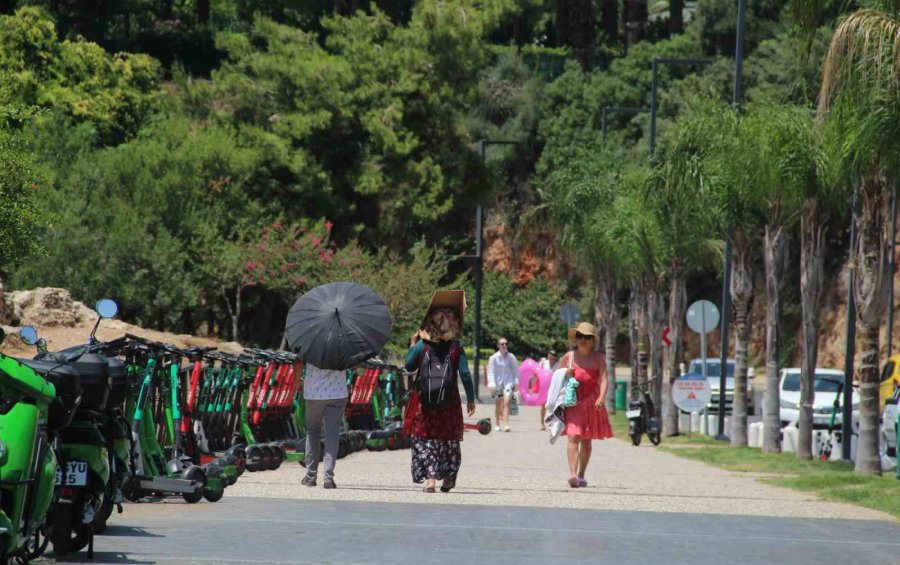 Antalya’da Sıcak Hava Uyarısı: Sahil Kesimlerinde 2 İla 4, İç Kesimlerde 4 İla 8 Derece Civarında Artacak