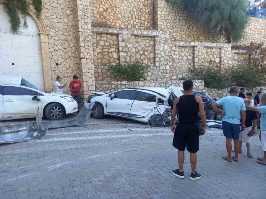 Kontrolden Çıkan Beton Mikseri Ortalığı Savaş Alanına Çevirdi