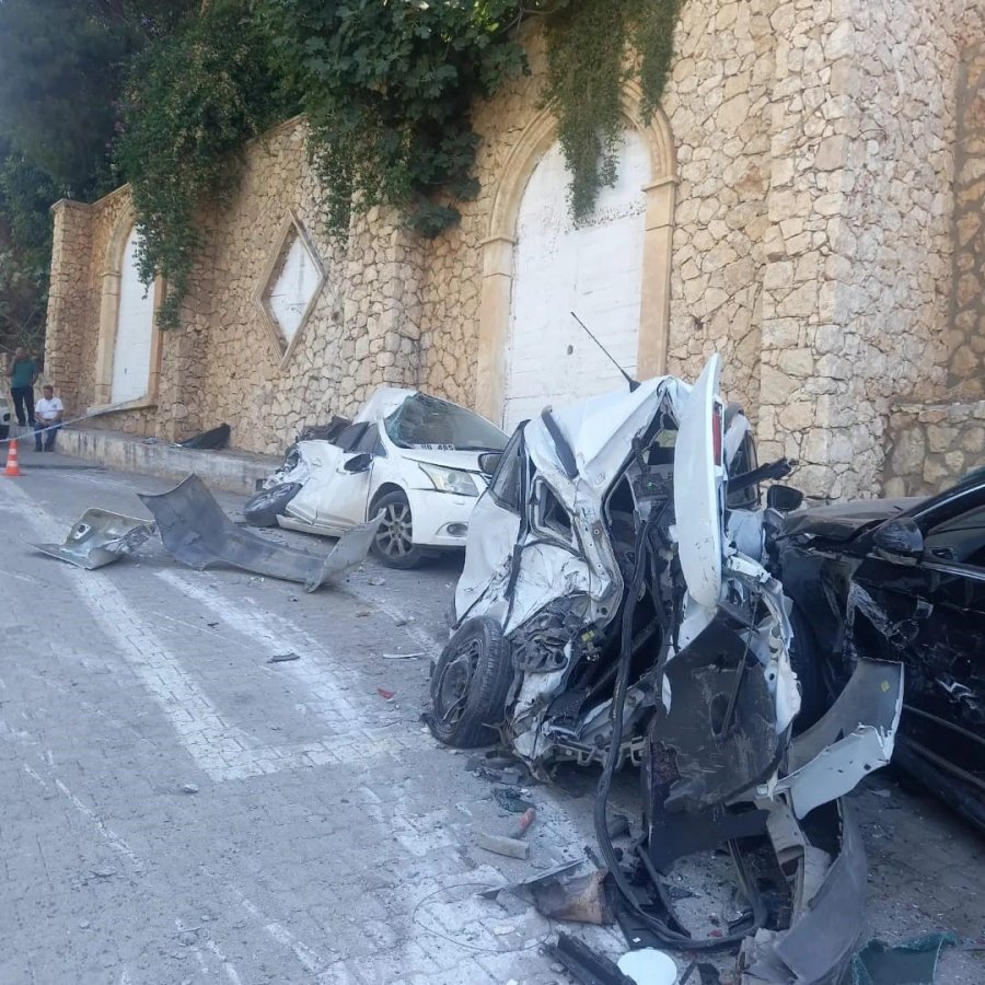 Kontrolden Çıkan Beton Mikseri Ortalığı Savaş Alanına Çevirdi