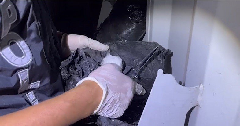 Karı Kocanın Uyuşturucu Teslimatına Operasyon Anı Kamerada