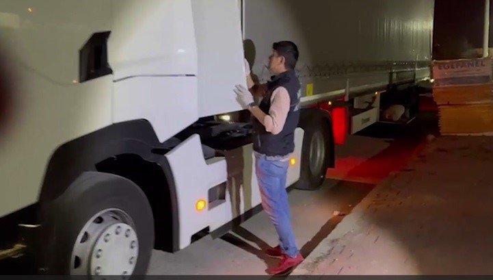 Karı Kocanın Uyuşturucu Teslimatına Operasyon Anı Kamerada