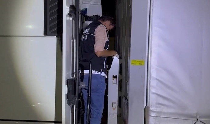 Karı Kocanın Uyuşturucu Teslimatına Operasyon Anı Kamerada