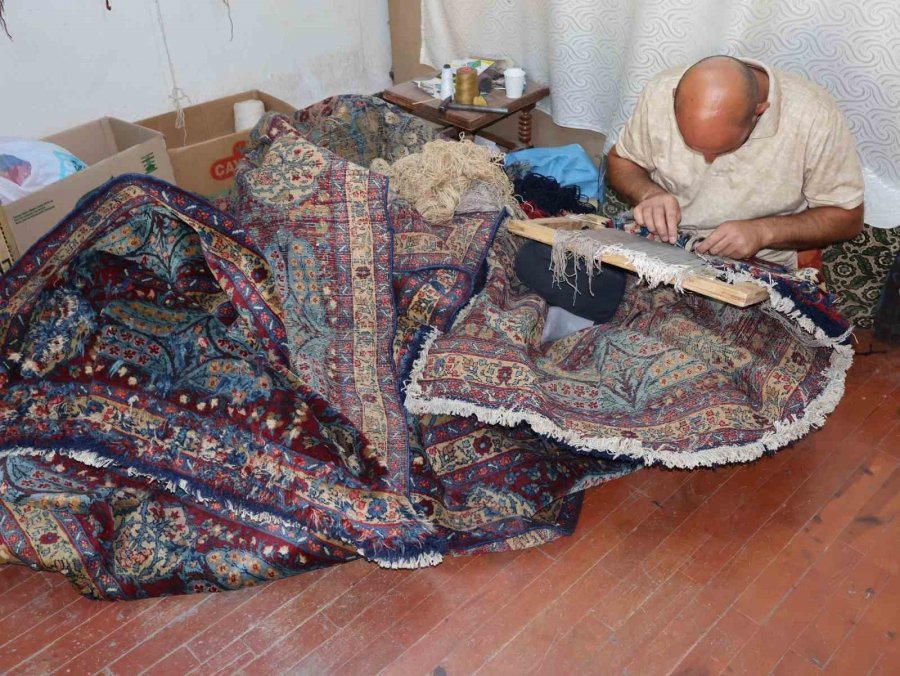 Dünyanın Halıları Burada Restore Ediliyor