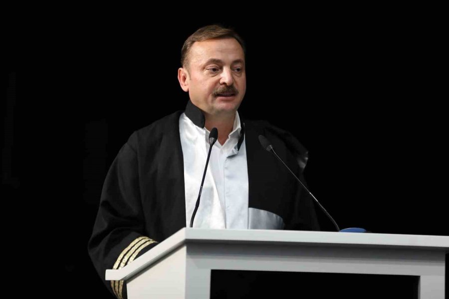 Erü Halil Bayraktar Sağlık Hizmetleri Myo Yeni Mezunlarını Verdi