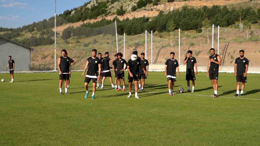 Erciyes Yüksek İrtifa Kamp Merkezi Takımları Ağırlamaya Devam Ediyor