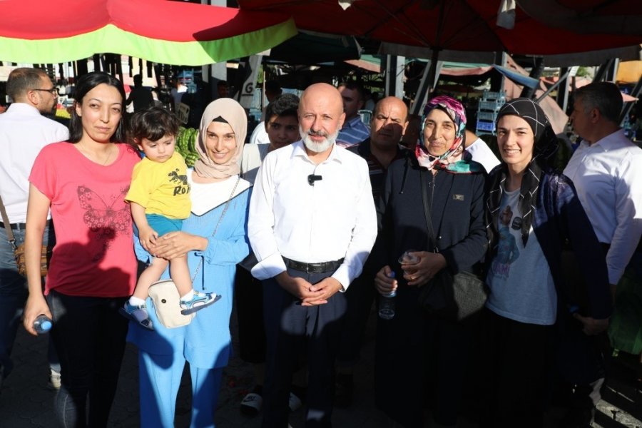 Başkan Çolakbayrakdar, Yenişehir Pazarında Esnaf Ve Vatandaşlarla Birlikte