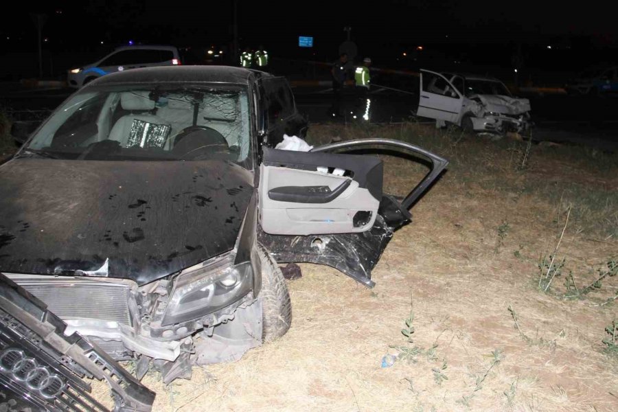 Konya’da İki Otomobil Kavşakta Çarpıştı: 4 Yaralı