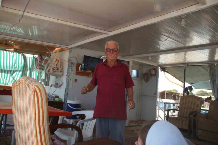 5 Yıldızlı Otellere Komşu Çardaklarda Caretta Caretta Yuvalarını Koruyarak Tatil Yapıyorlar