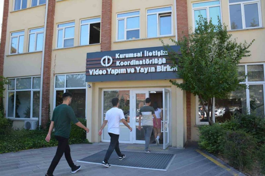 Anadolu Üniversitesi Başarılı Öğrencileri Eskişehir’de Ağırladı