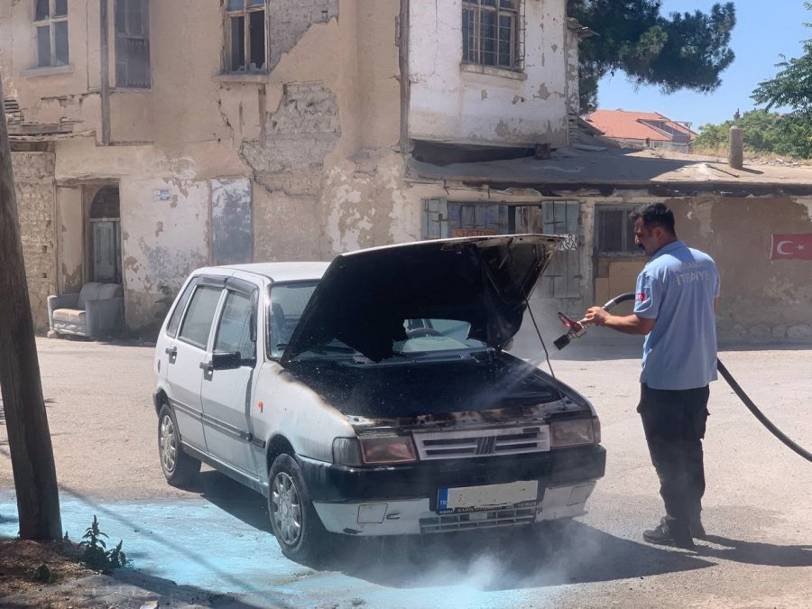 Karaman’da Park Halindeki Otomobilde Yangın Çıktı