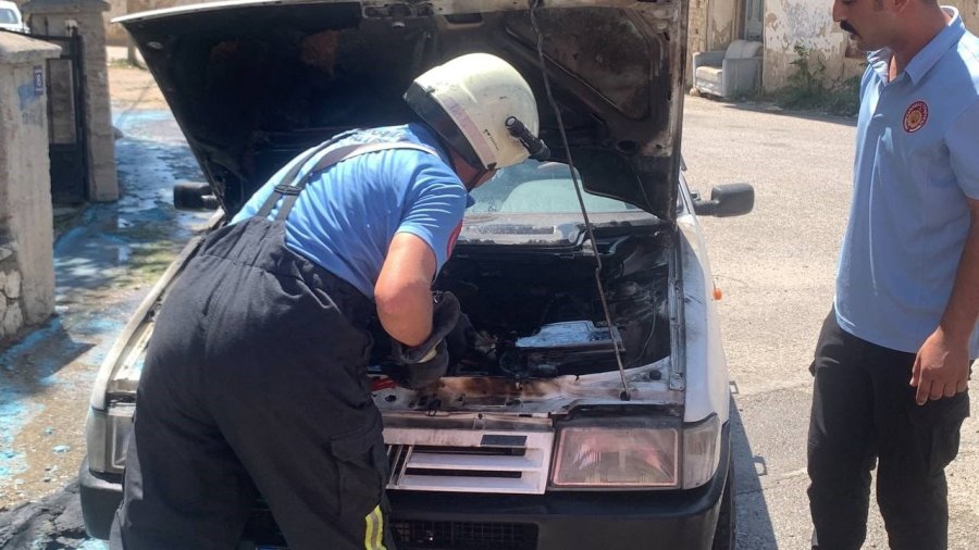 Karaman’da Park Halindeki Otomobilde Yangın Çıktı