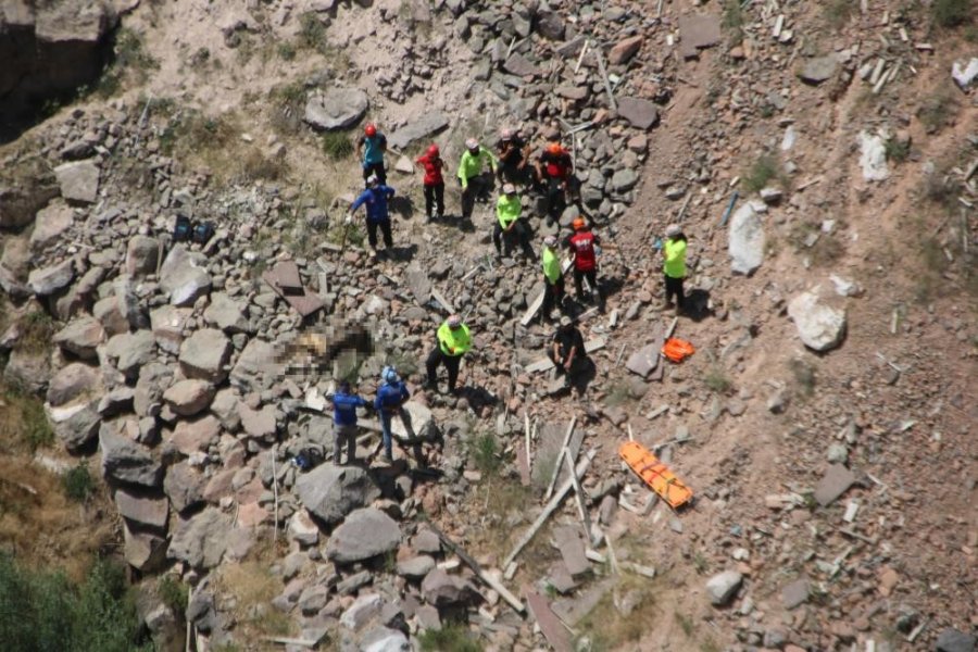 Cenazesi 13 Gün Sonra Bulunan Tıp Fakültesi Öğrencisi Toprağa Verildi