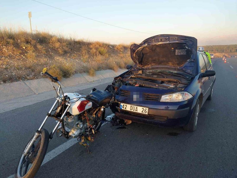 Otomobille Çarpışan Motosikletin Sürücüsü Hayatını Kaybetti
