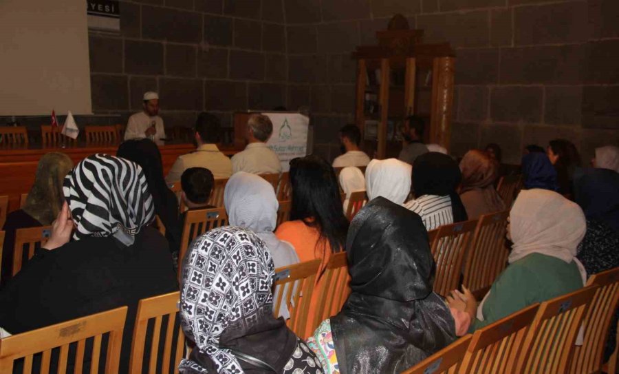 Fatih Sultan Mehmet Eğitim Ve Yardımlaşma Vakfı Yaz Kursu Kapanışı Yapıldı