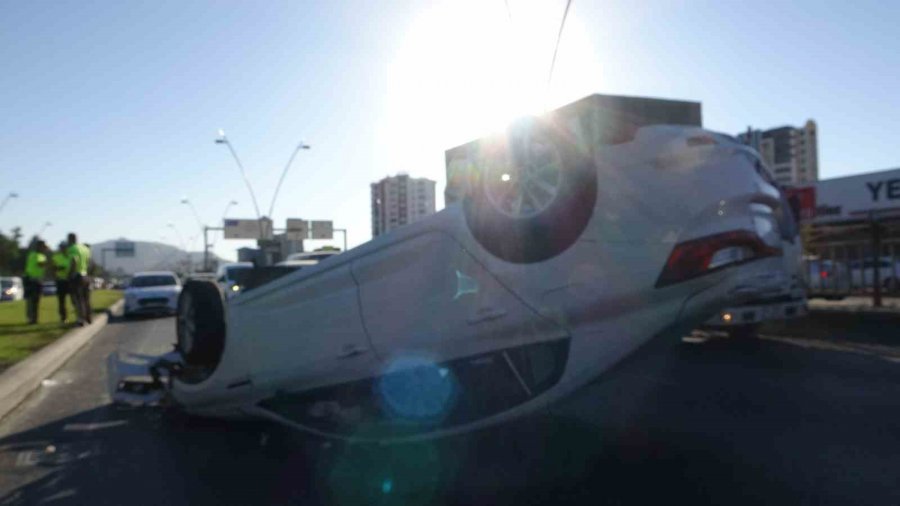 Otomobil Takla Attı, Kadın Sürücü Yaralandı