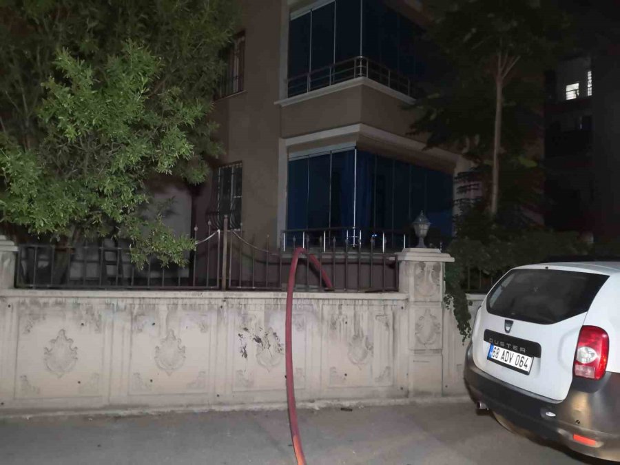 Aksaray’da 8 Katlı Apartmanda Korkutan Yangın