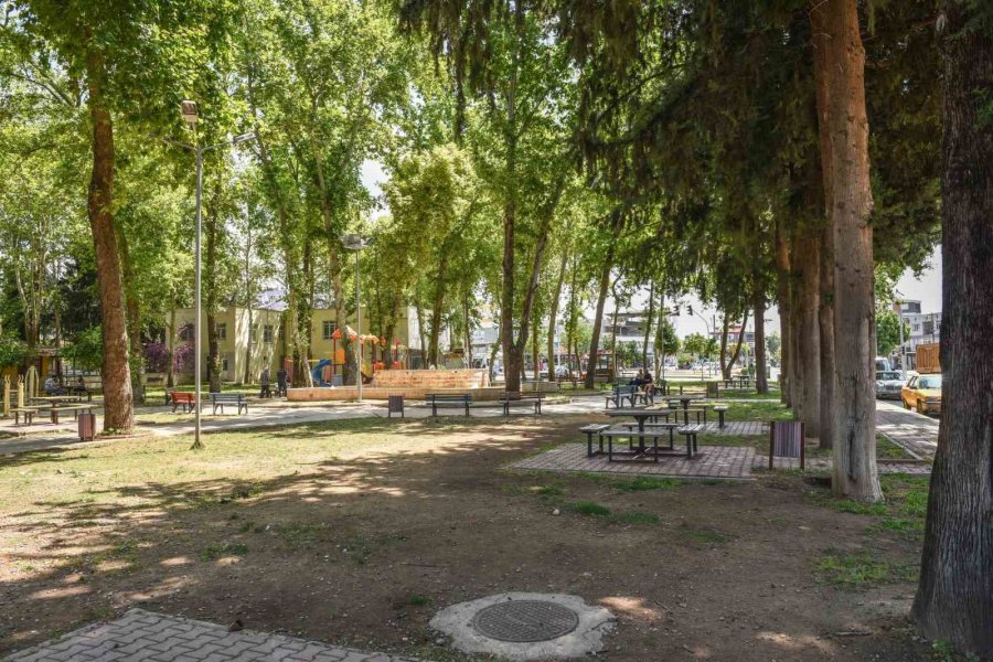 Varsak’a Millet Kıraathaneli Meydan